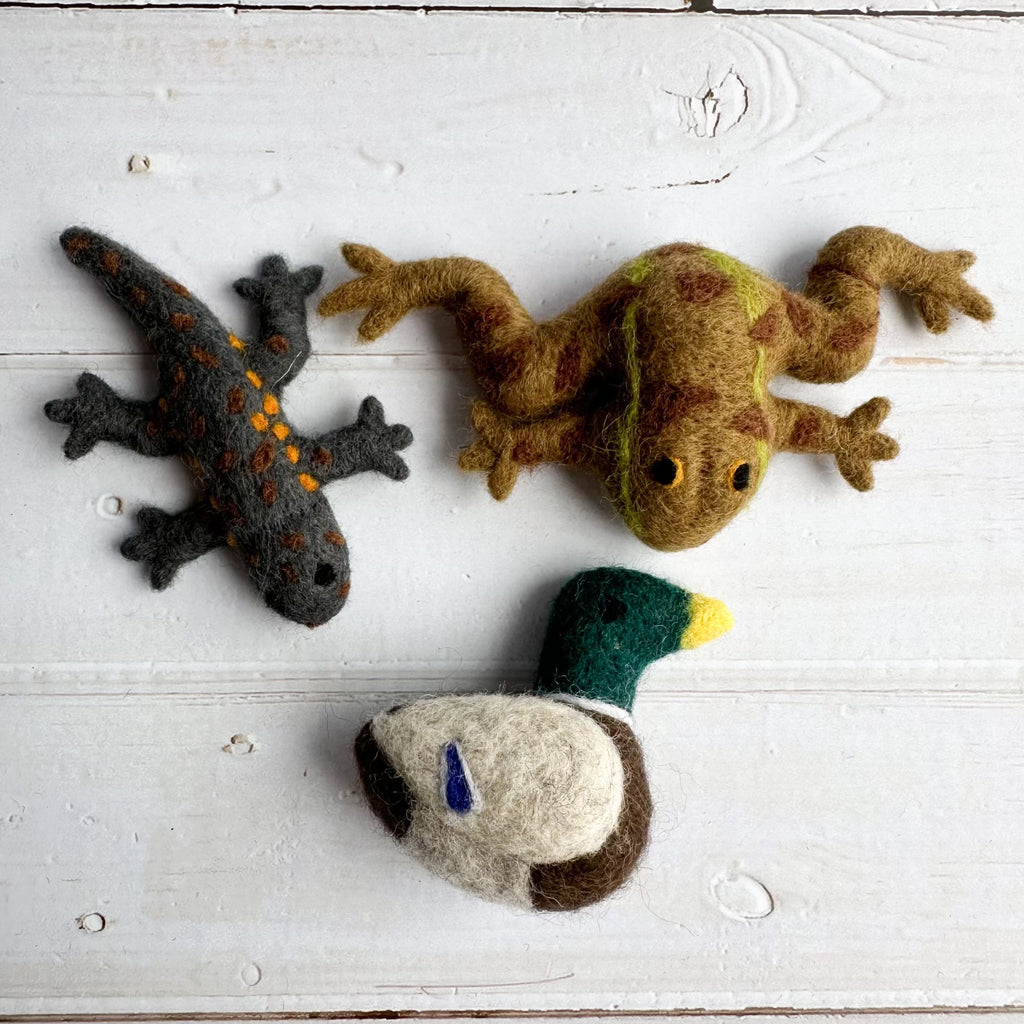 Felt pond animal toys. Felt duck, felt frog and felt salamander toy available from a small shop in Canada. 